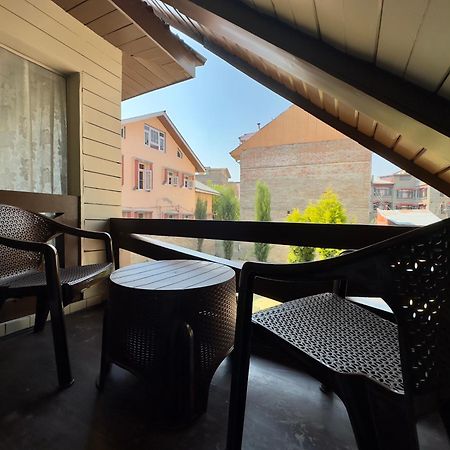 The Chinar Retreat Hut Hotel ศรีนาการ์ ภายนอก รูปภาพ