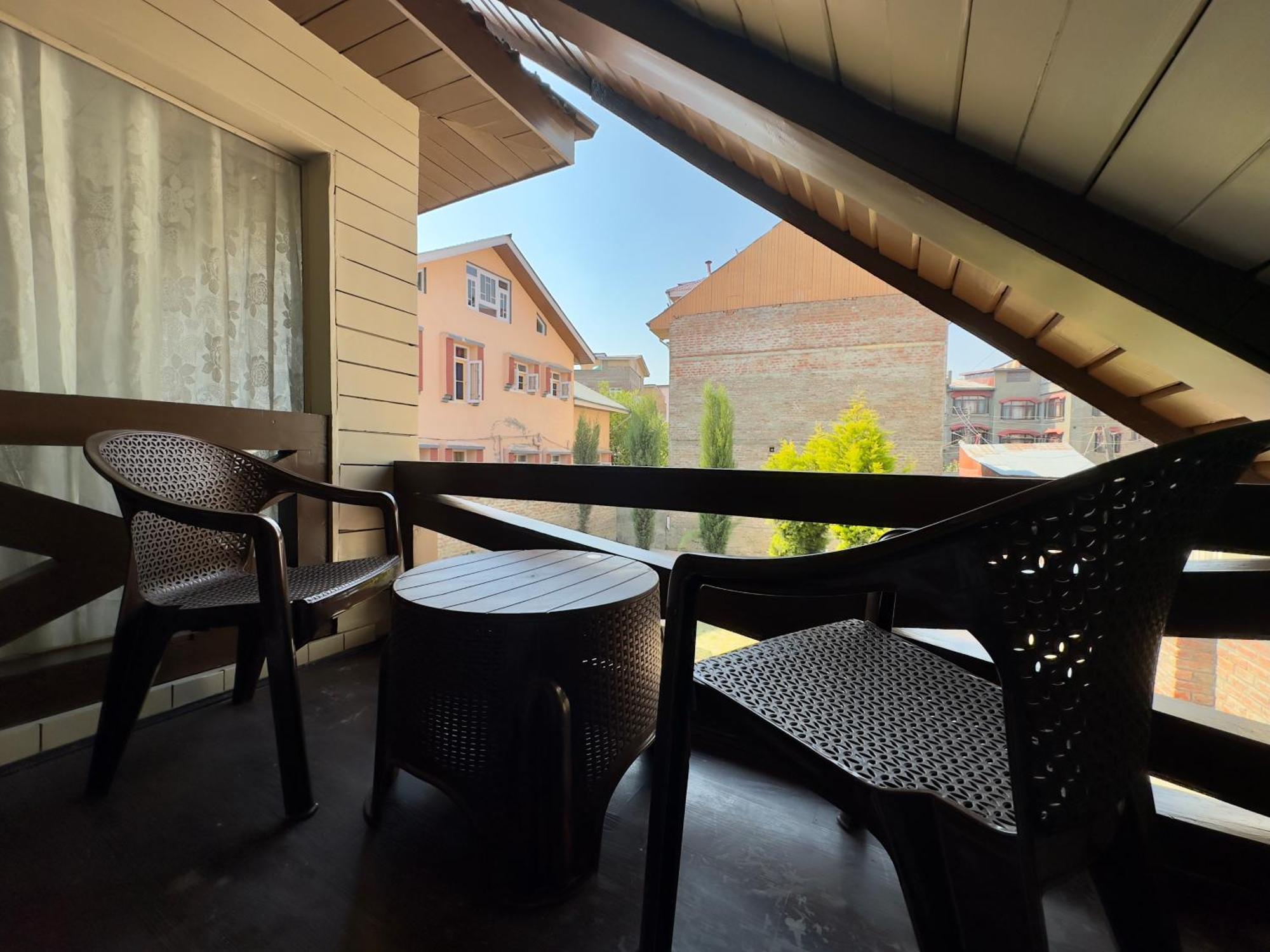 The Chinar Retreat Hut Hotel ศรีนาการ์ ภายนอก รูปภาพ
